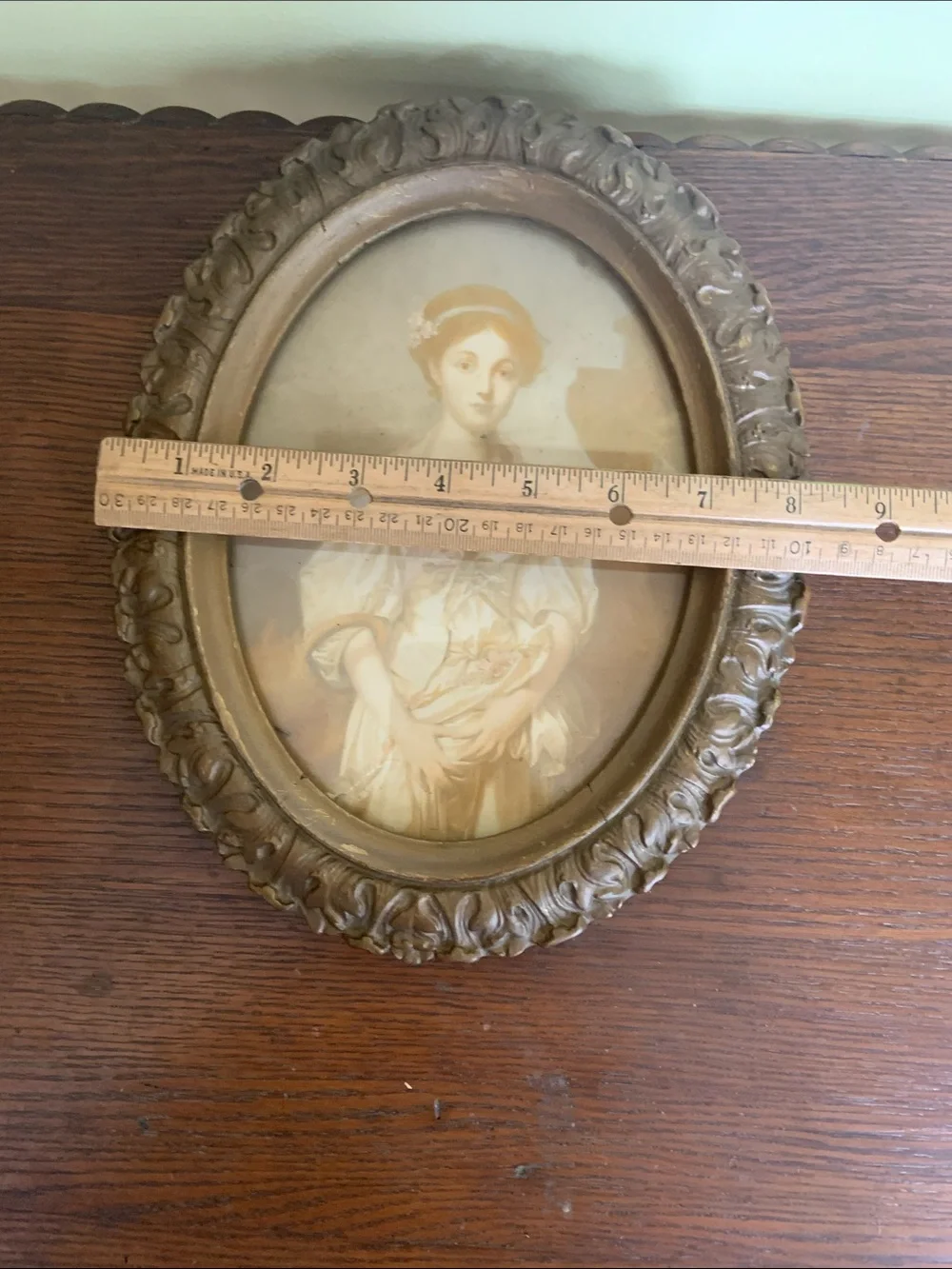 Antique-Style Oval Portrait Wall Art in Gold